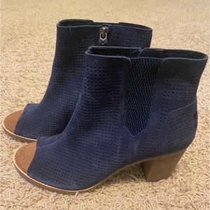 Tom's booties sz9.5